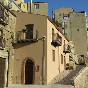 Porta Baciamano Geraci Siculo